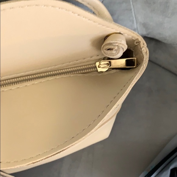 NEW Boutique! Tan Laser Cut Small Crossbody Bag - Picture 3 of 4